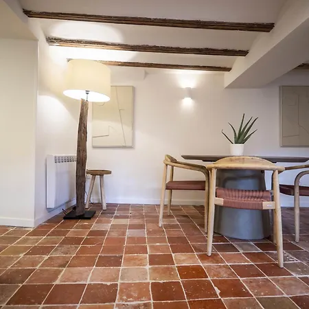 La Casa Amarilla アパート