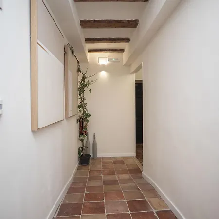 La Casa Amarilla アパート